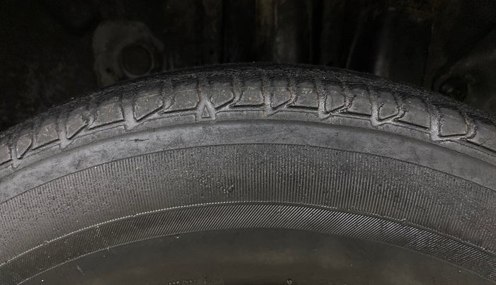 2015 Hyundai Elite i20 MAGNA 1.4 CRDI, Diesel, Manual, 1,17,805 km, Left Rear Tyre Tread