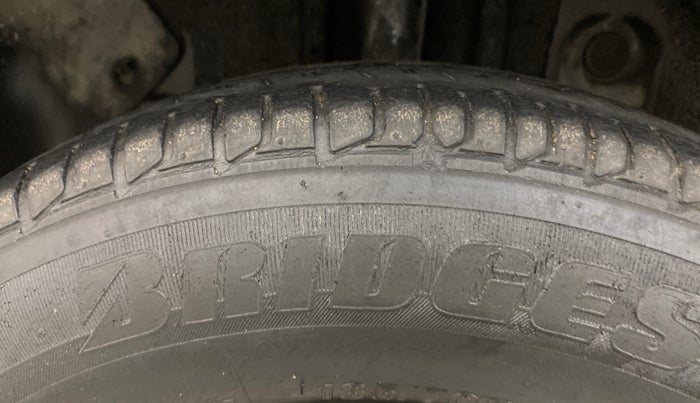 2015 Hyundai Elite i20 MAGNA 1.4 CRDI, Diesel, Manual, 1,17,805 km, Right Rear Tyre Tread