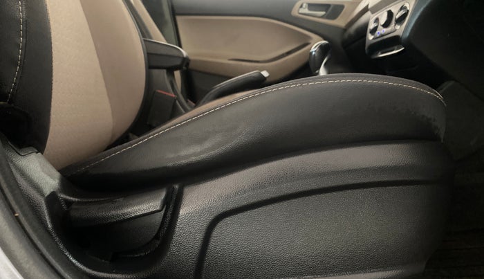 2015 Hyundai Elite i20 MAGNA 1.4 CRDI, Diesel, Manual, 1,17,805 km, Driver Side Adjustment Panel