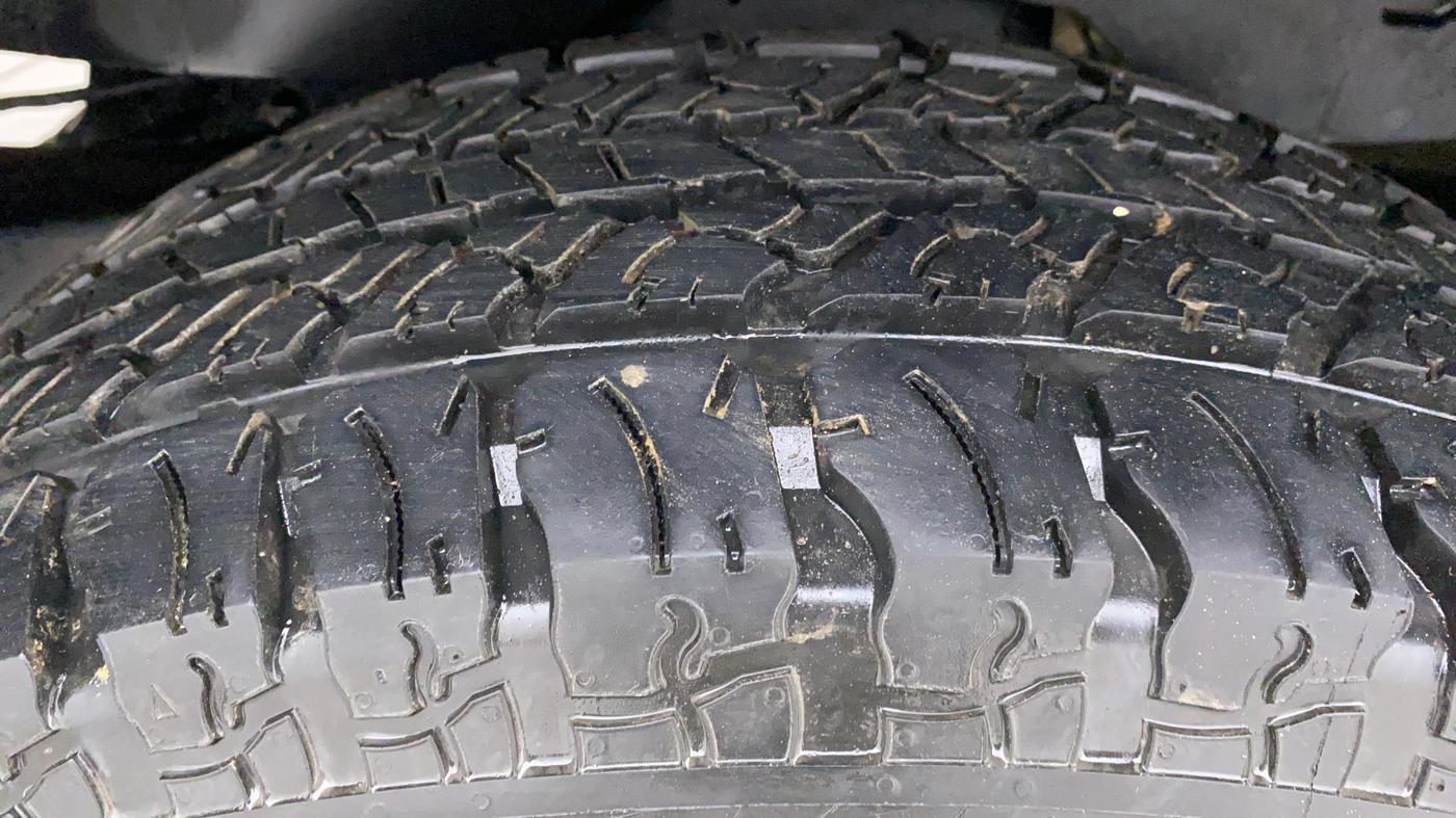 2021 Mahindra Thar LX  P 4WD AT CONVERTIBLE, Petrol, Automatic, 17,524 km, Right Rear Tyre Tread