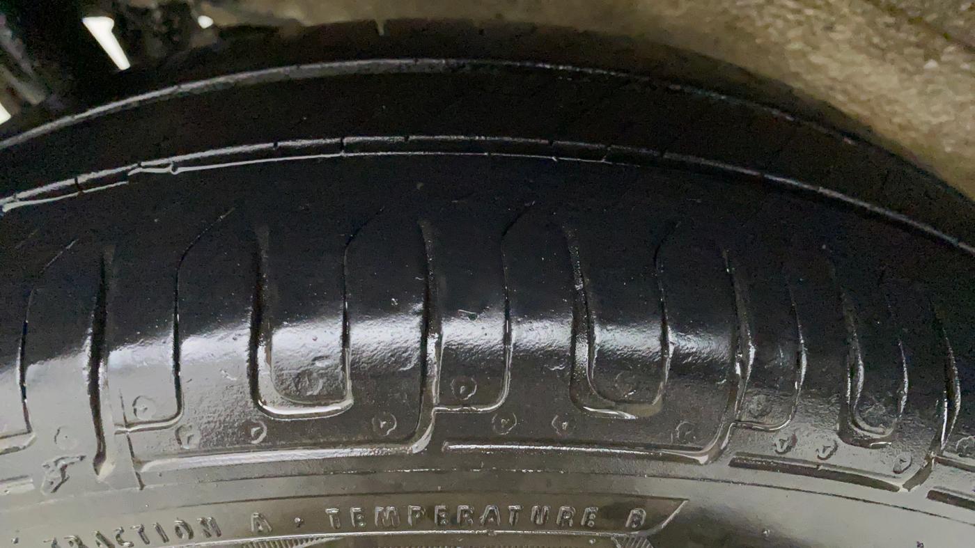 2017 Maruti Wagon R 1.0 LXI CNG, CNG, Manual, 57,773 km, Right Front Tyre Tread