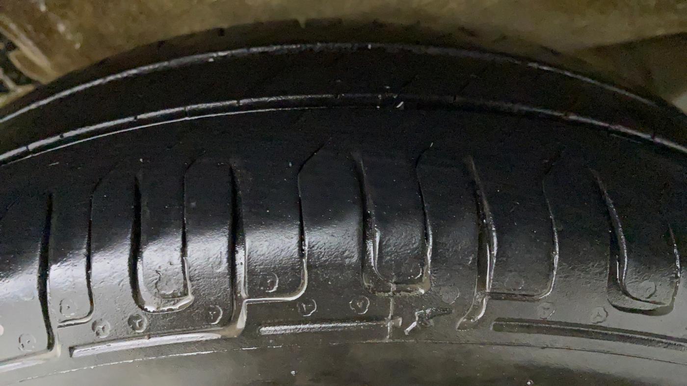 2017 Maruti Wagon R 1.0 LXI CNG, CNG, Manual, 57,773 km, Left Front Tyre Tread