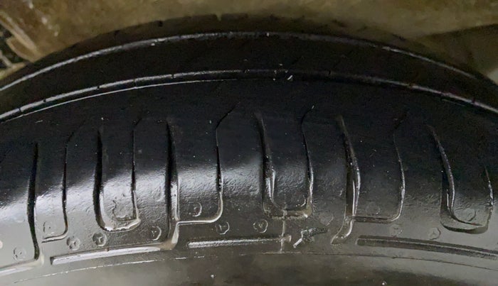 2017 Maruti Wagon R 1.0 LXI CNG, CNG, Manual, 57,773 km, Left Front Tyre Tread