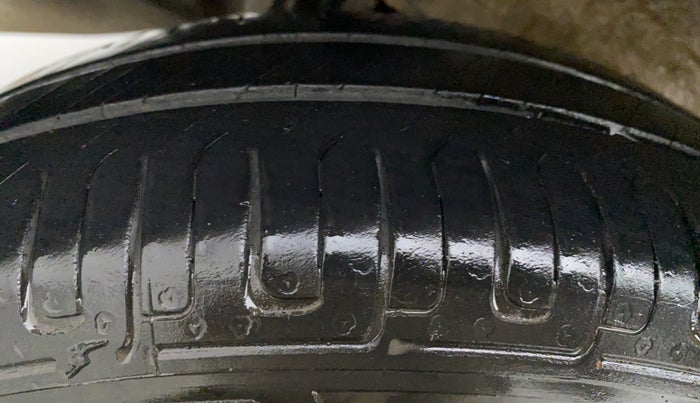 2017 Maruti Wagon R 1.0 LXI CNG, CNG, Manual, 57,773 km, Right Rear Tyre Tread
