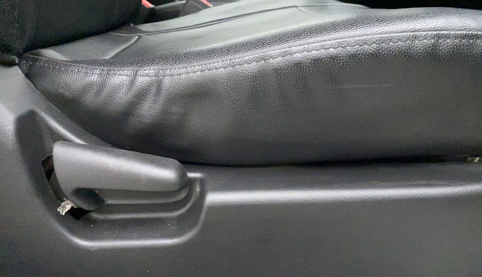 2017 Maruti Wagon R 1.0 LXI CNG, CNG, Manual, 57,773 km, Driver Side Adjustment Panel