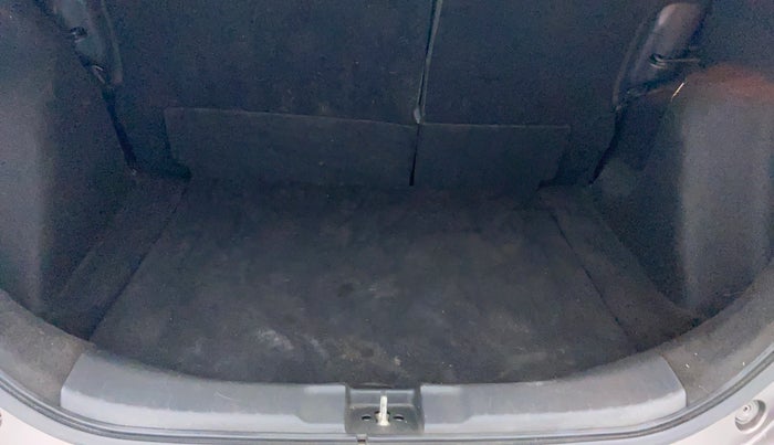 2016 Honda Jazz VX  1.2, Petrol, Manual, 46,432 km, Boot Inside View