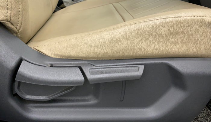 2020 Hyundai GRAND I10 NIOS SPORTZ 1.2 AT, Petrol, Automatic, 39,876 km, Driver Side Adjustment Panel