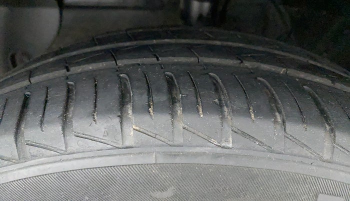 2020 Hyundai GRAND I10 NIOS SPORTZ 1.2 AT, Petrol, Automatic, 39,876 km, Left Front Tyre Tread