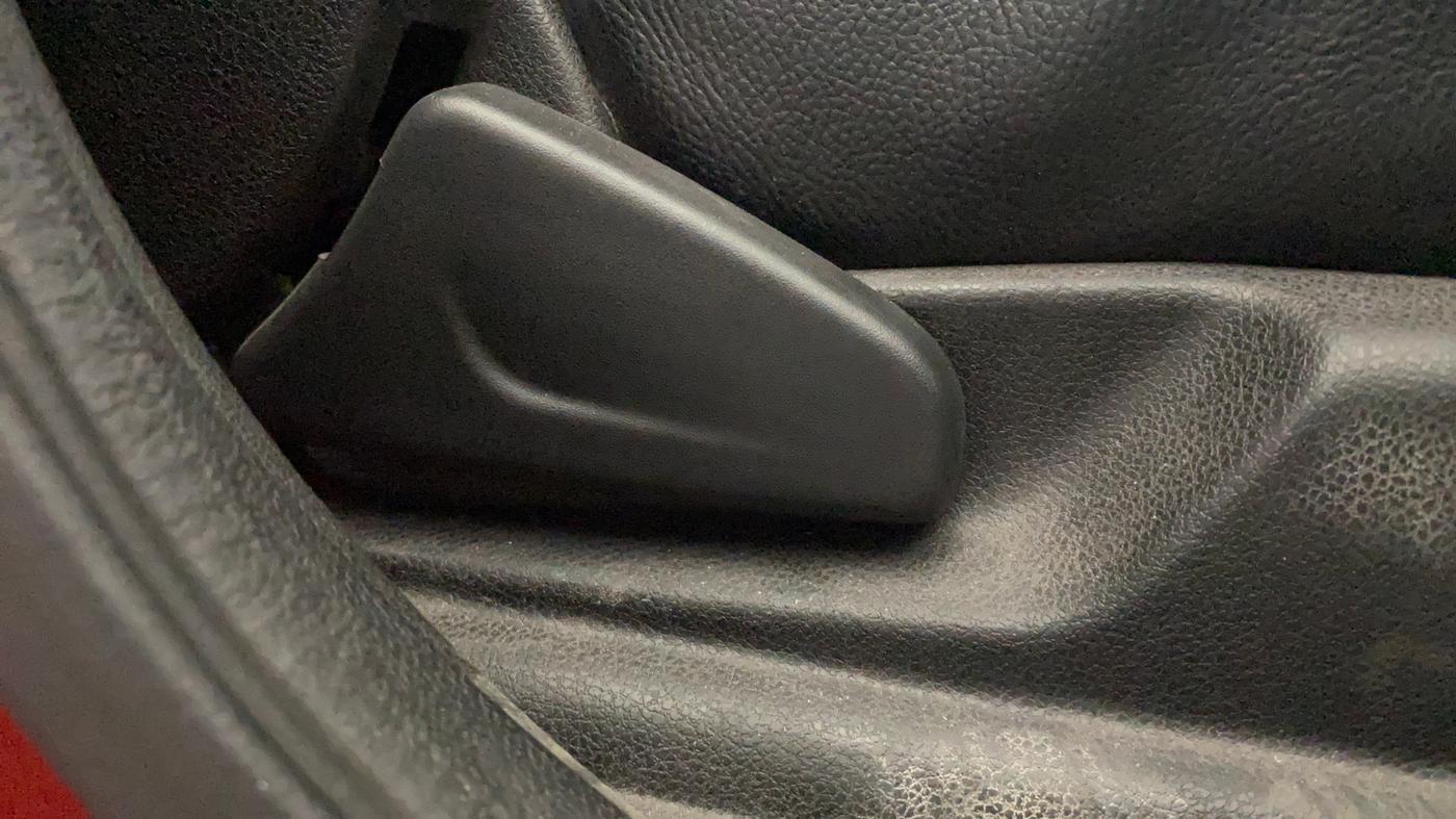 2018 Renault Kwid RXT 1.0 AMT (O), Petrol, Automatic, 61,106 km, Driver Side Adjustment Panel