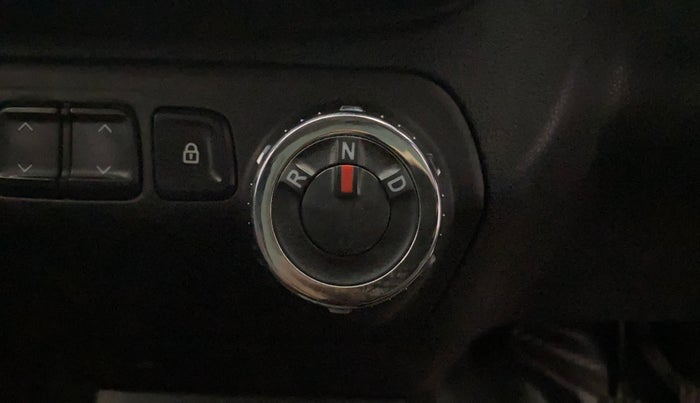 2018 Renault Kwid RXT 1.0 AMT (O), Petrol, Automatic, 61,085 km, Gear Lever