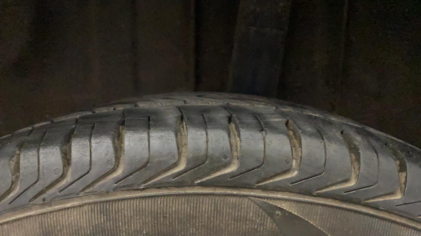 2018 Renault Kwid RXT 1.0 AMT (O), Petrol, Automatic, 61,106 km, Left Rear Tyre Tread