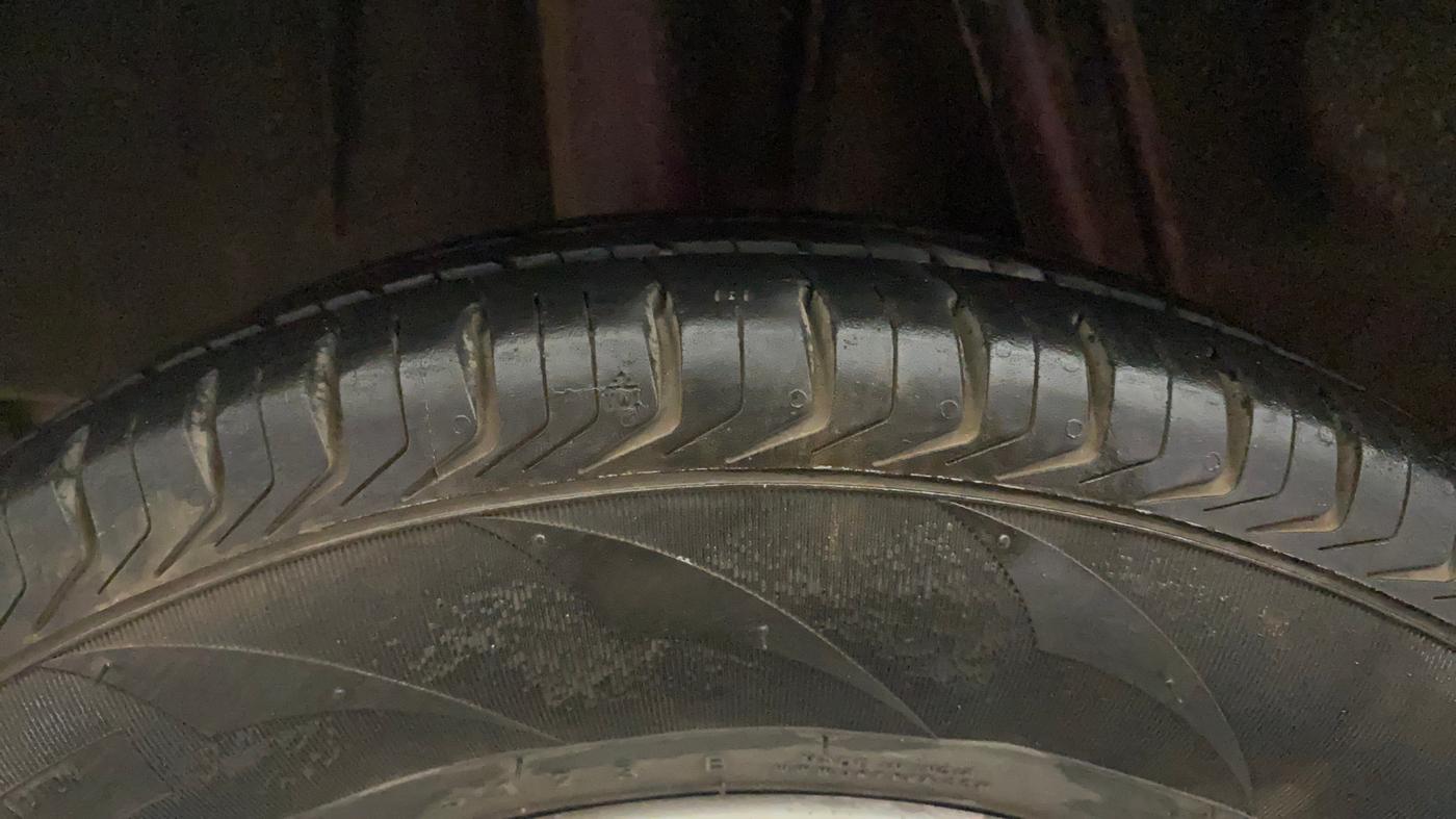 2018 Renault Kwid RXT 1.0 AMT (O), Petrol, Automatic, 61,106 km, Right Rear Tyre Tread