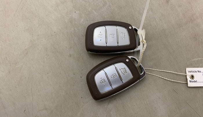 2022 Hyundai VENUE SX 1.2 PETROL, Petrol, Manual, 76,016 km, Key Close Up