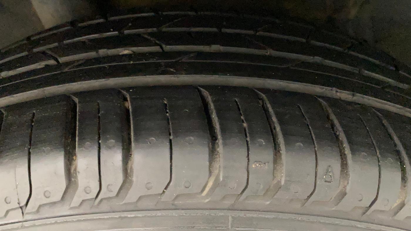 2022 Hyundai NEW I20 ASTA (O) 1.2 AT, Petrol, Automatic, 13,604 km, Right Rear Tyre Tread