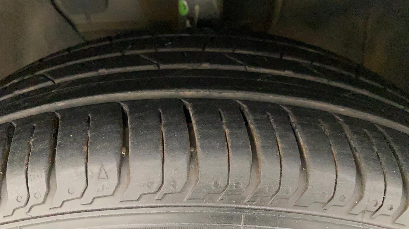 2022 Hyundai NEW I20 ASTA (O) 1.2 AT, Petrol, Automatic, 13,604 km, Left Front Tyre Tread