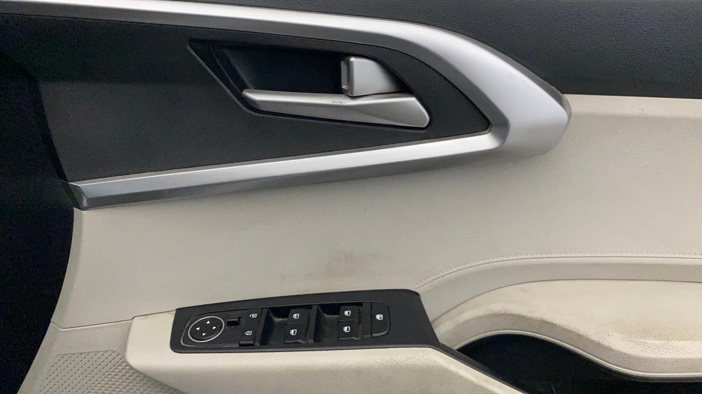 2022 KIA CARENS PRESTIGE 1.5 PETROL 7 STR, Petrol, Manual, 51,013 km, Driver Side Door Panels Control