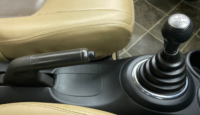 2014 Honda Brio 1.2 S MT I VTEC, CNG, Manual, 74,018 km, Gear Lever