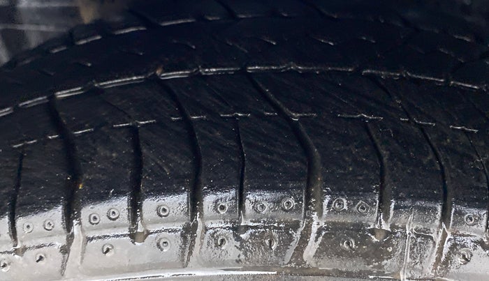 2014 Honda Brio 1.2 S MT I VTEC, CNG, Manual, 74,018 km, Right Rear Tyre Tread