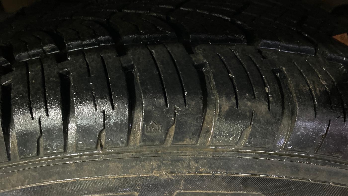 2018 Mahindra Scorpio S7, Diesel, Manual, 30,082 km, Left Front Tyre Tread