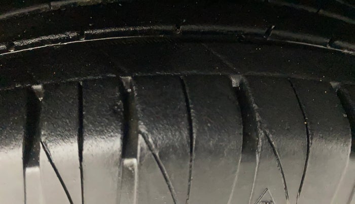 2021 KIA SONET GTX PLUS 1.5, Diesel, Manual, 33,256 km, Right Front Tyre Tread