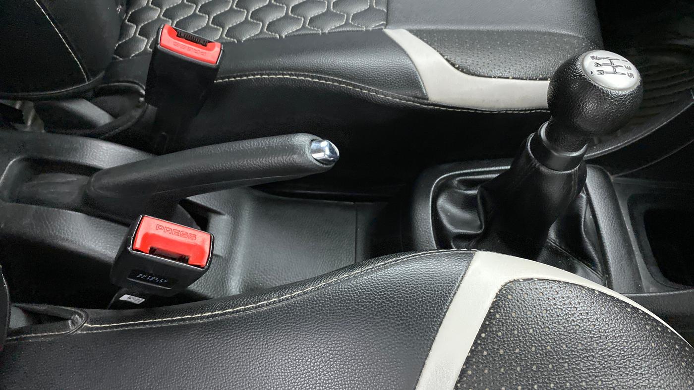 2017 Maruti Swift VXI, Petrol, Manual, 73,914 km, Gear Lever