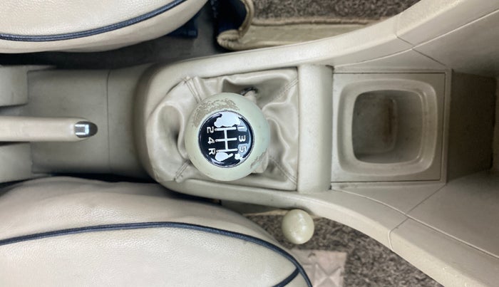 2018 Maruti Ertiga ZXI, CNG, Manual, 61,743 km, Gear Lever