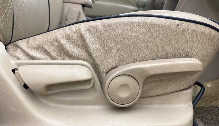 2018 Maruti Ertiga ZXI, CNG, Manual, 61,743 km, Driver Side Adjustment Panel