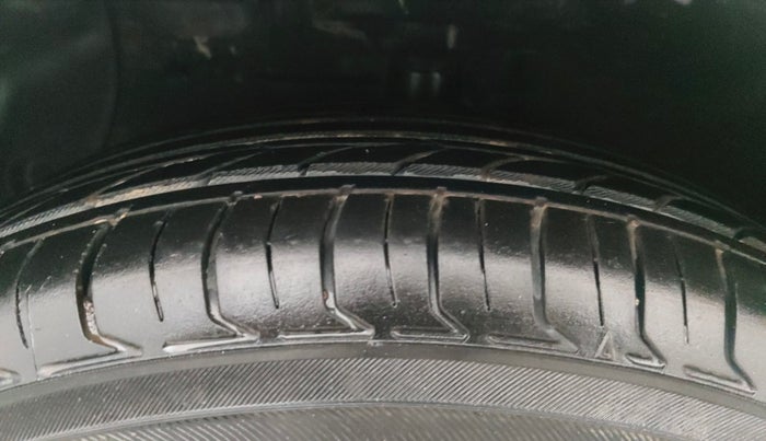 2015 Hyundai Xcent S 1.2, Petrol, Manual, 25,456 km, Left Front Tyre Tread