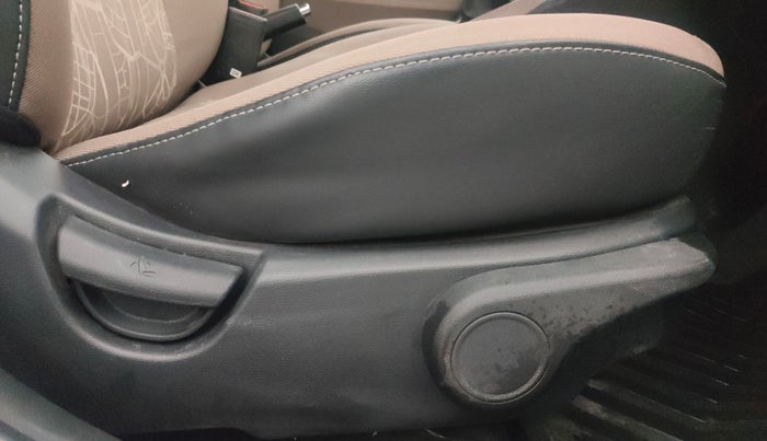 2015 Hyundai Xcent S 1.2, Petrol, Manual, 25,456 km, Driver Side Adjustment Panel