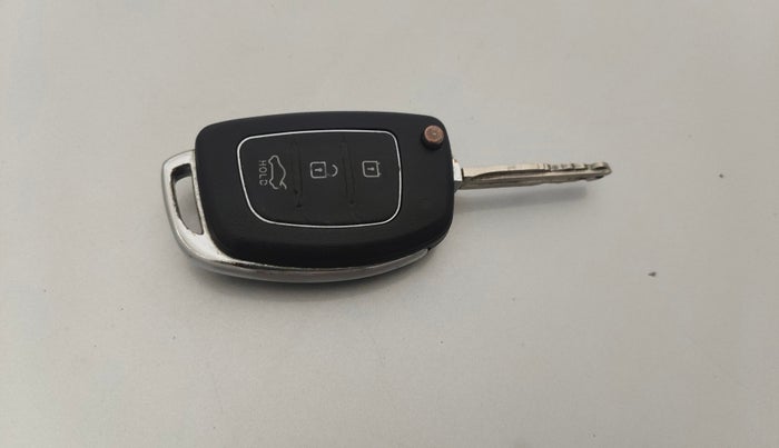 2015 Hyundai Xcent S 1.2, Petrol, Manual, 25,456 km, Key Close Up