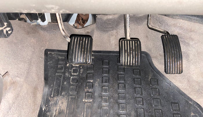 2014 Hyundai i10 MAGNA 1.1, CNG, Manual, 1,05,896 km, Pedals