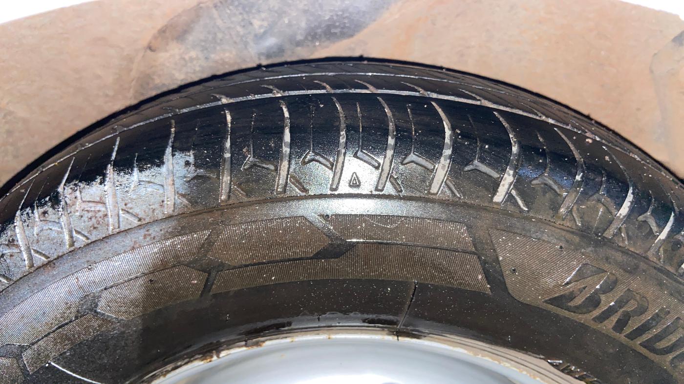 2014 Hyundai i10 MAGNA 1.1, CNG, Manual, 1,05,907 km, Left Rear Tyre Tread