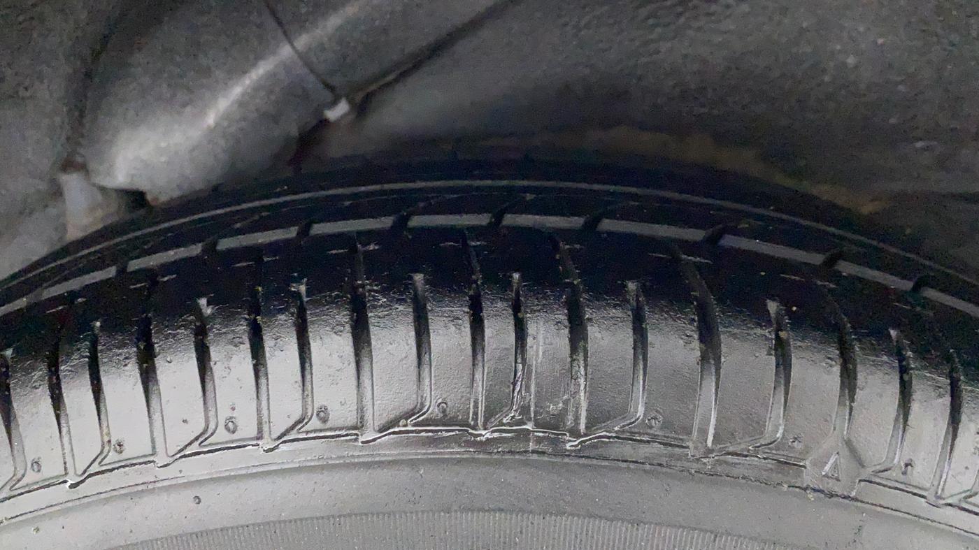 2014 Hyundai i10 MAGNA 1.1, Petrol, Manual, 31,928 km, Left Rear Tyre Tread