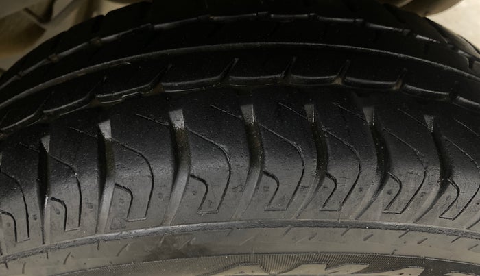 2015 Datsun Go Plus T, Petrol, Manual, 51,314 km, Left Rear Tyre Tread