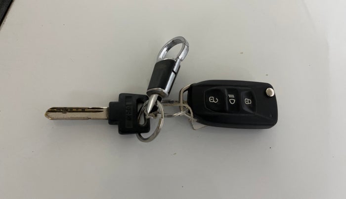 2016 Tata Tiago XZ PETROL, Petrol, Manual, 73,420 km, Key Close Up