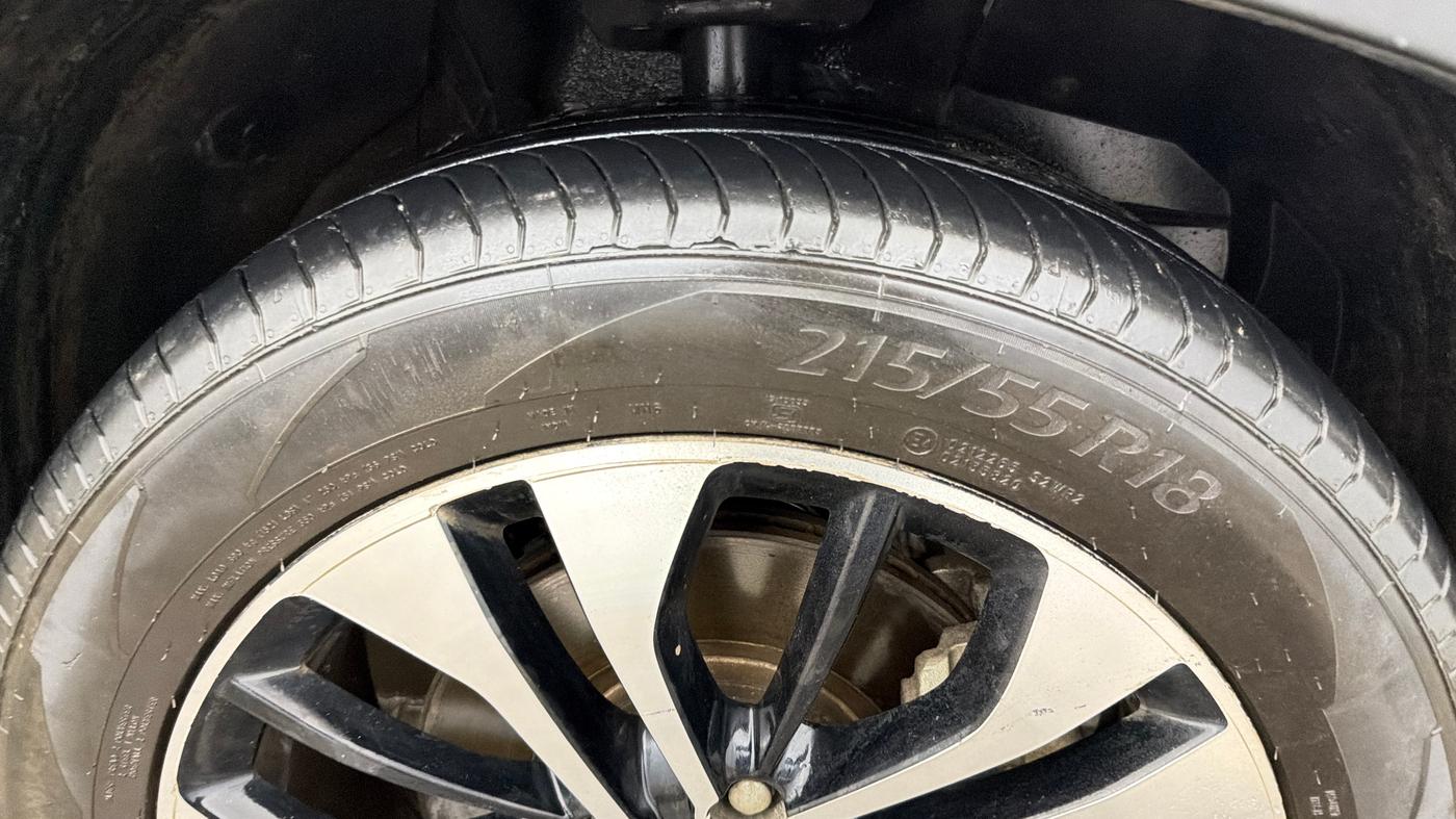 2021 MG HECTOR PLUS SMART 1.5 PETROL TURBO DCT 6-STR, Petrol, Automatic, 82,410 km, Right Front Tyre Tread