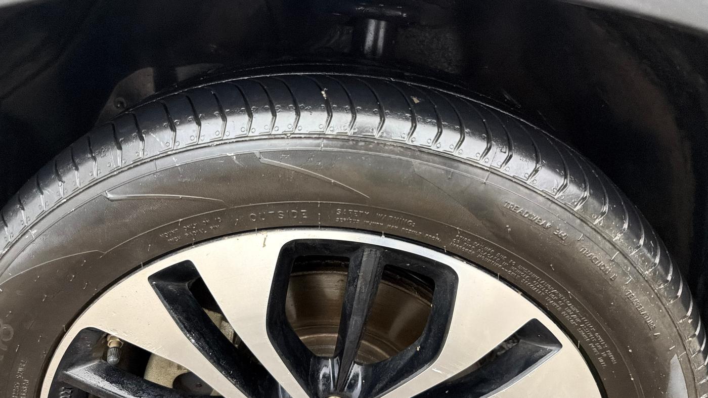 2021 MG HECTOR PLUS SMART 1.5 PETROL TURBO DCT 6-STR, Petrol, Automatic, 82,410 km, Left Front Tyre Tread