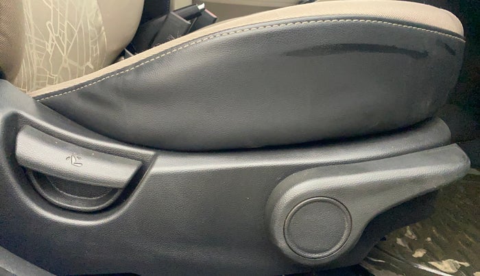 2015 Hyundai Xcent SX AT 1.2 (O), Petrol, Automatic, 80,603 km, Driver Side Adjustment Panel