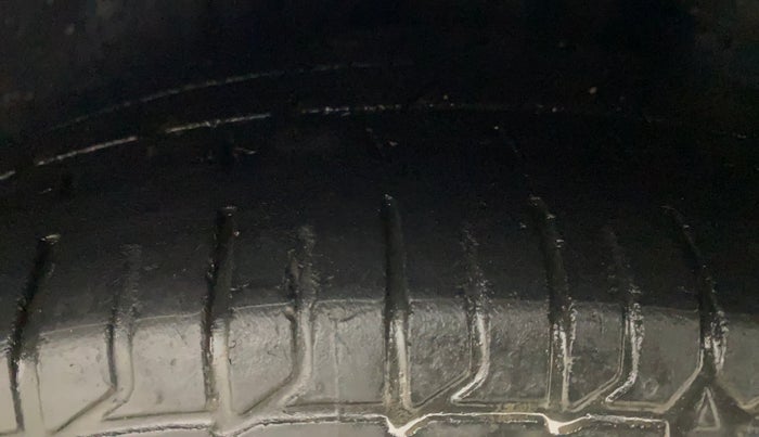 2015 Hyundai Xcent SX AT 1.2 (O), Petrol, Automatic, 80,603 km, Left Rear Tyre Tread