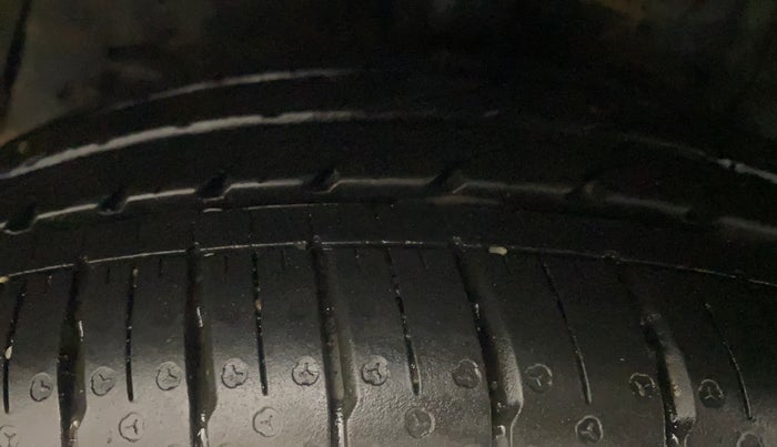 2015 Hyundai Xcent SX AT 1.2 (O), Petrol, Automatic, 80,603 km, Right Rear Tyre Tread