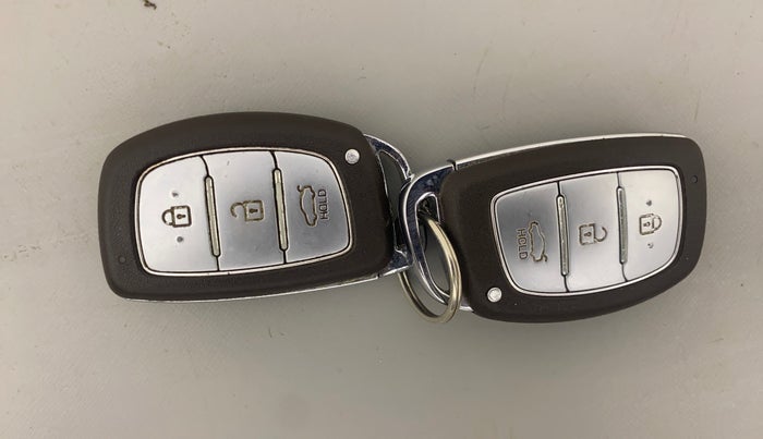 2015 Hyundai Xcent SX AT 1.2 (O), Petrol, Automatic, 80,603 km, Key Close Up