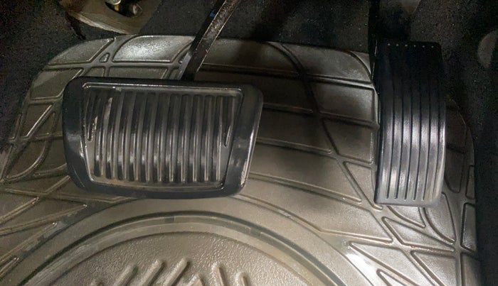 2015 Hyundai Xcent SX AT 1.2 (O), Petrol, Automatic, 80,603 km, Pedals