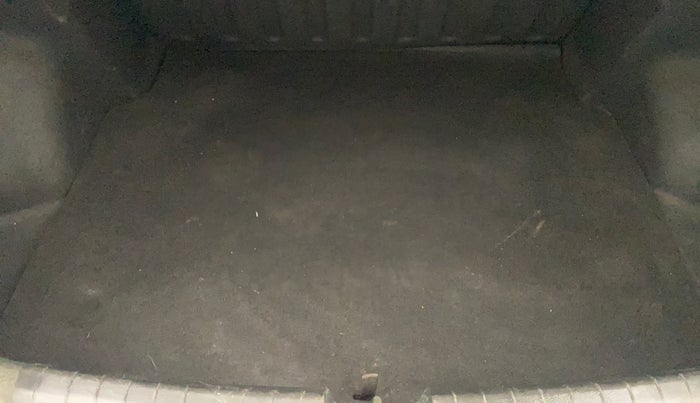 2015 Hyundai Xcent SX AT 1.2 (O), Petrol, Automatic, 80,603 km, Boot Inside