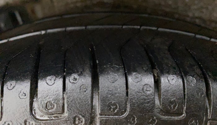 2016 Maruti Wagon R 1.0 VXI AMT, CNG, Automatic, 52,476 km, Right Rear Tyre Tread