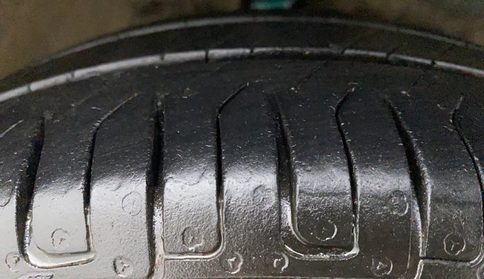 2016 Maruti Wagon R 1.0 VXI AMT, CNG, Automatic, 52,476 km, Right Front Tyre Tread
