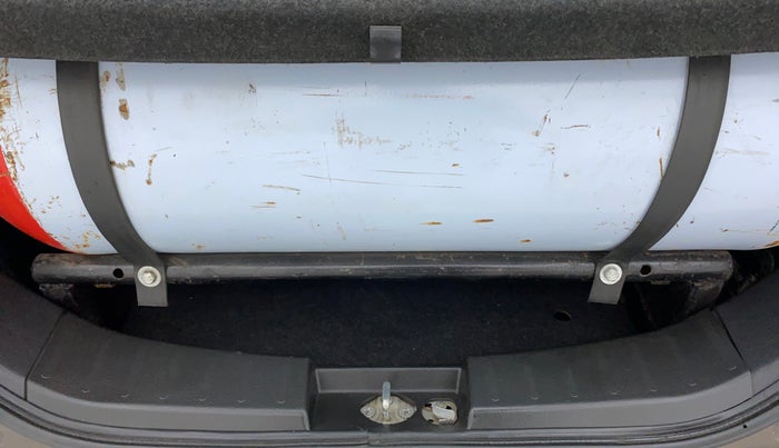 2016 Maruti Wagon R 1.0 VXI AMT, CNG, Automatic, 52,476 km, Boot Inside