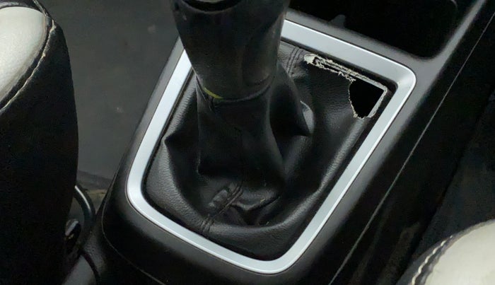 2018 Maruti Swift VXI, CNG, Manual, 91,586 km, Gear lever - Boot cover slightly torn