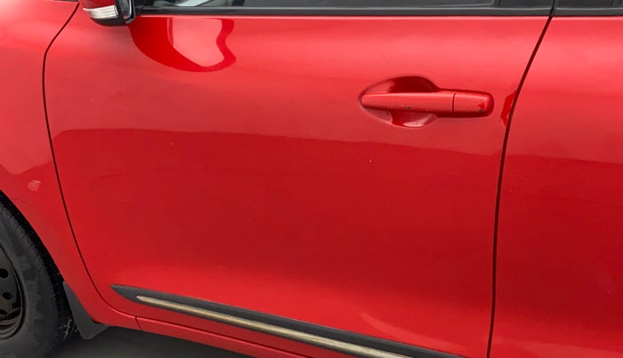 2018 Maruti Swift VXI, CNG, Manual, 91,586 km, Front passenger door - Slightly dented
