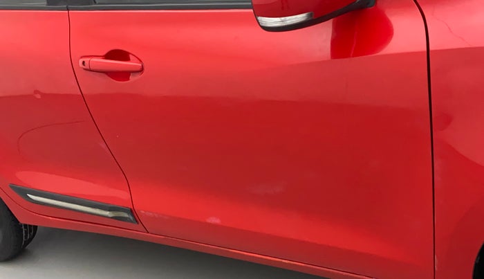 2018 Maruti Swift VXI, CNG, Manual, 91,586 km, Driver-side door - Slightly rusted