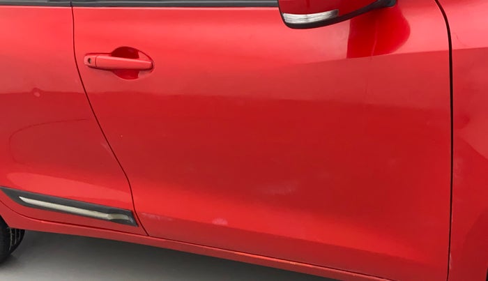 2018 Maruti Swift VXI, CNG, Manual, 91,586 km, Driver-side door - Minor scratches